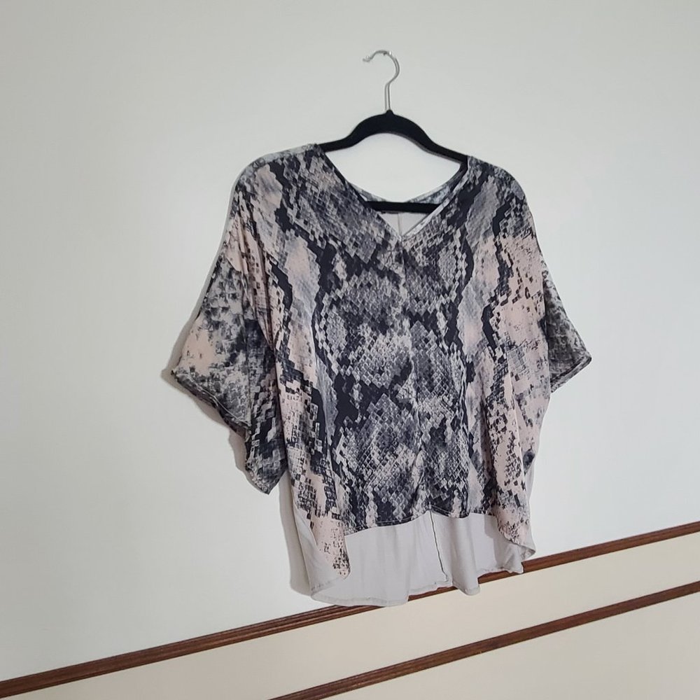 Zara Women's Snakeskin V-Neck T-Shirt Top Blouse